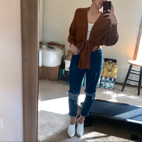 Front tie sweater / cardigan size small. Like new. - Picture 4 of 7